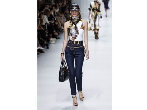 modella versace jeans
